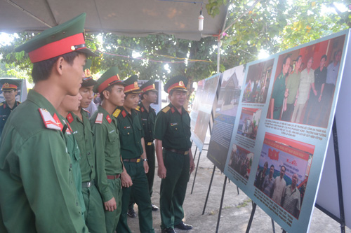 Cuộc triển lãm ảnh ‘Danh tướng Phạm Kiệt- Bản lĩnh và tài đức’ thu hút đông đảo công chúng đến xem