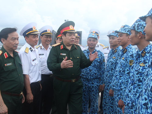 Đại tướng Phùng Quang Thanh: Dự và chỉ đạo nghiệm thu kỹ thuật tàu và các đơn vị Hải quân bắn tên lửa