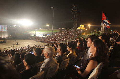 Khai mạc Festival Huế 2014: Lông lẫy sắc màu