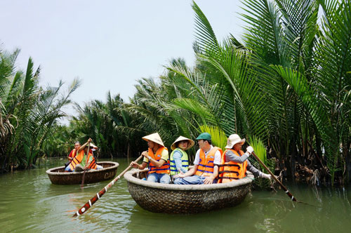 Giúp người dân quê làm du lịch 