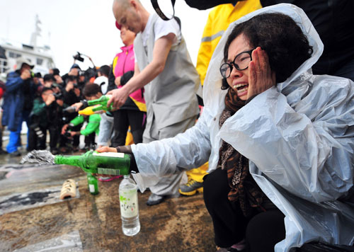 Thảm kịch chìm phà ở Hàn Quốc: Đề nghị bắt trưởng phà Sewol