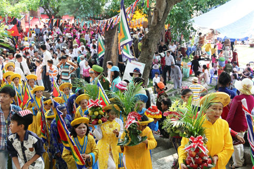Khoảng 60 ngàn lượt người đến với lễ hội Tháp Bà Ponagar 6