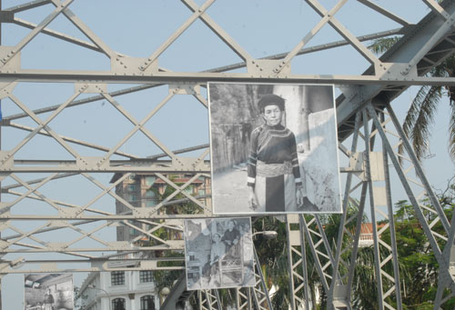 Ngắm 62 bức ảnh 54 dân tộc Việt Nam trên cầu Tràng Tiền 4