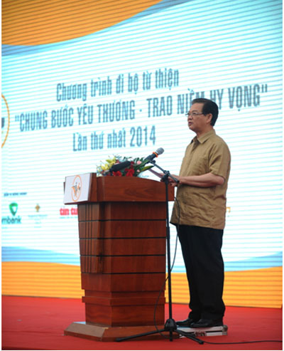 Thủ tướng Nguyễn Tấn Dũng tham gia đi bộ vì người khuyết tật Việt Nam 1