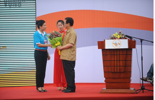 Thủ tướng Nguyễn Tấn Dũng tham gia đi bộ vì người khuyết tật Việt Nam 2