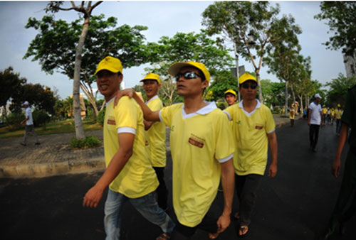 Thủ tướng Nguyễn Tấn Dũng tham gia đi bộ vì người khuyết tật Việt Nam 6