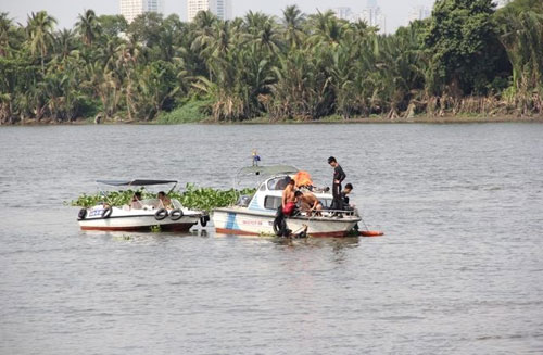 Mòn mỏi  ngóng tin, tìm xác bé 3 tuổi 2