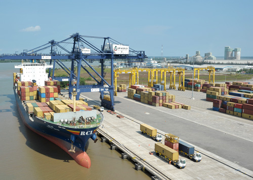 Tàu container 30.000 DWT vào TP.HCM bằng luồng Soài Rạp