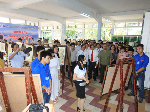 triển lãm hoàng sa ảnh nguyễn tú