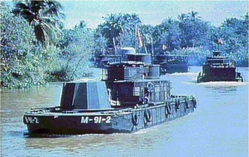 Một đoàn tàu quân sự Mỹ di chuyển trên sông tại Việt Nam - Ảnh: Warboats.org