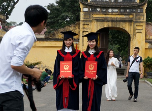 Là nhà báo tương lai, 2 sinh viên Học viện báo chí và Tuyên truyền cũng chụp "ảnh kỷ yếu"