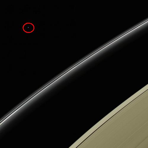 Chấm xanh nhỏ ở gần góc trái bên trên chính là Thiên Vương tinh - Ảnh: NASA