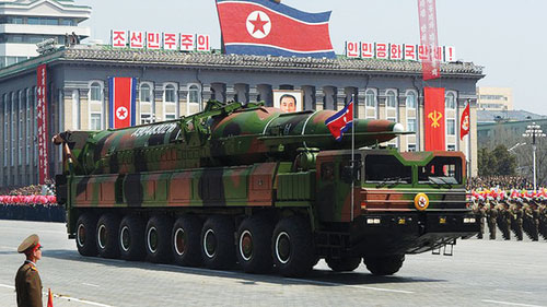 Tên lửa Triều Tiên trong một cuộc diễu binh ở Bình Nhưỡng  - Ảnh: AFP