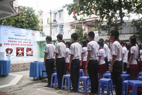 Học sinh THPT Nhân Việt tham gia buổi sinh hoạt chuyên đề “Chung sức bảo vệ chủ quyền biển Đông” sang 12.5