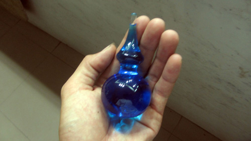 Đồ chơi bằng thủy tinh có chứa dung dịch với mùi “lạ” được nghi có xuất xứ từ Trung Quốc 