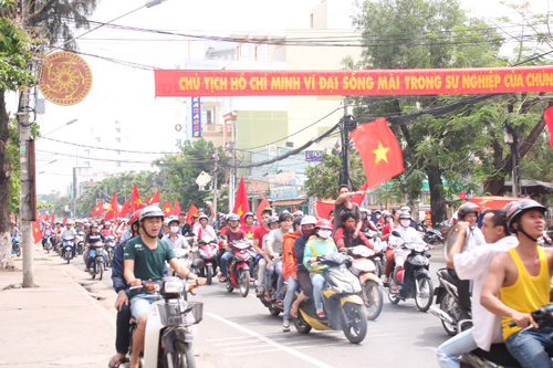 Công nhân xuống đường phản đối Trung Quốc tại Đồng Nai - 2
