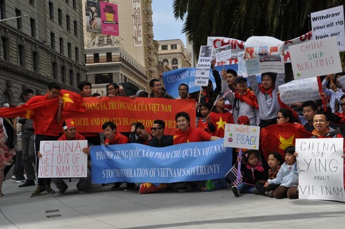 Thanh niên sinh viên Việt Nam ở San Francisco biểu tình phản đối Trung Quốc 4