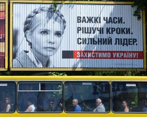 Bảng quảng cáo vận động tranh cử của bà Yulia Tymoshenko - Ảnh: AFP