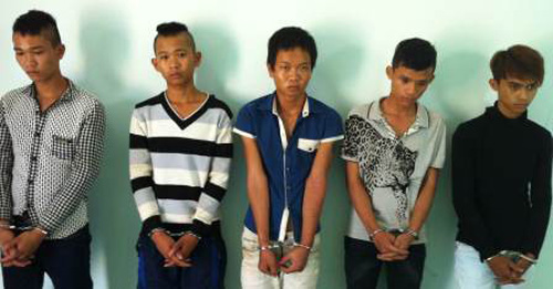 Nhóm thanh niên bị bắt