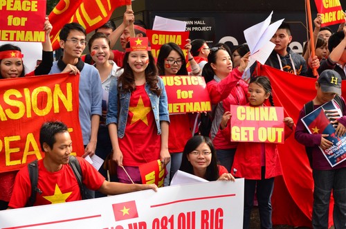Du học sinh và kiều bào tại Sydney biểu tình phản đối Trung Quốc  2