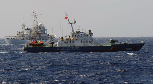 Tàu Trung Quốc cản trở tàu cảnh sát biển Việt Nam gần khu vực giàn khoan Hải Dương-981 - Ảnh:AFP