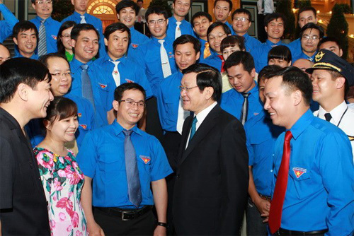 Chủ tịch nước Trương Tấn Sang với các đại biểu - Ảnh: Nguyễn Khang/TTXVN