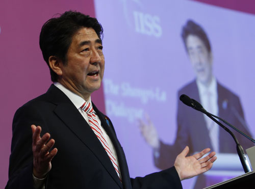 Thủ tướng Nhật Abe kêu gọi thượng tôn pháp luật - Ảnh: Reuters
