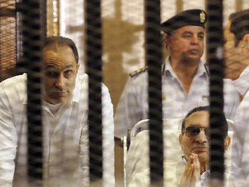 Ông Mubarak lãnh 3 năm tù vì tội ăn cắp quỹ công