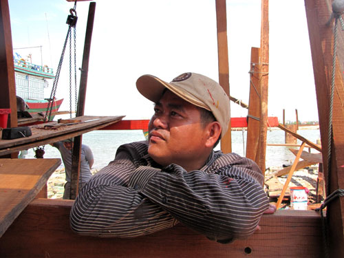 Ngư dân Quảng Bình đóng tàu lớn để đi Hoàng Sa