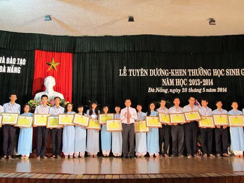 Khen thưởng học sinh giỏi 