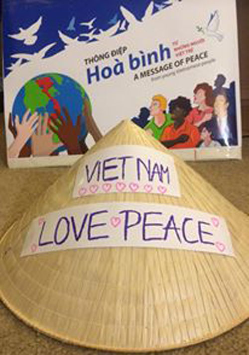 Thanh niên sinh viên Việt Nam biểu tình phản đối Trung Quốc ở New York, Washington DC 7