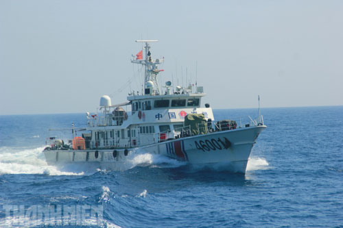Cận cảnh tàu TQ rượt đuổi tàu cảnh sát biển VN 11