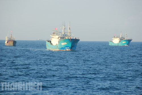 Cận cảnh tàu TQ rượt đuổi tàu cảnh sát biển VN 14