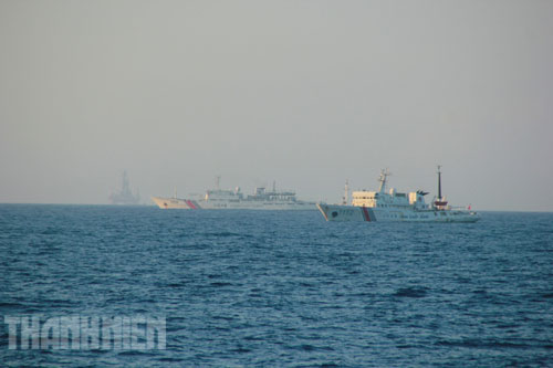 Cận cảnh tàu TQ rượt đuổi tàu cảnh sát biển VN 15