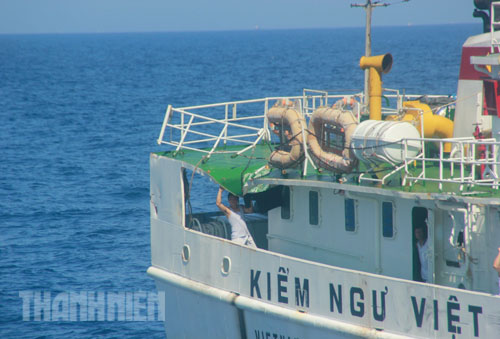 Cận cảnh tàu TQ rượt đuổi tàu cảnh sát biển VN 19