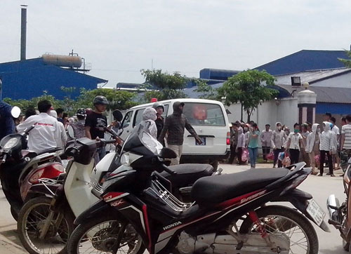 Hàng trăm công nhân tại Thanh Hóa lại bị ngất xỉu 1