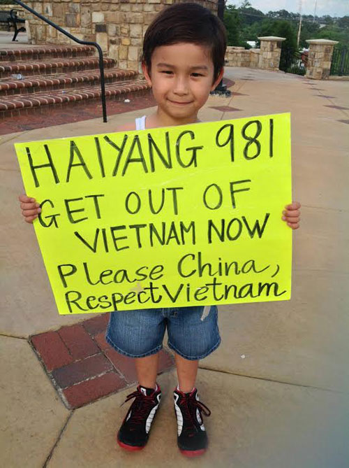 Cả gia đình Mỹ, gốc Việt xuống đường phản đối âm mưu bá quyền Trung Quốc 4