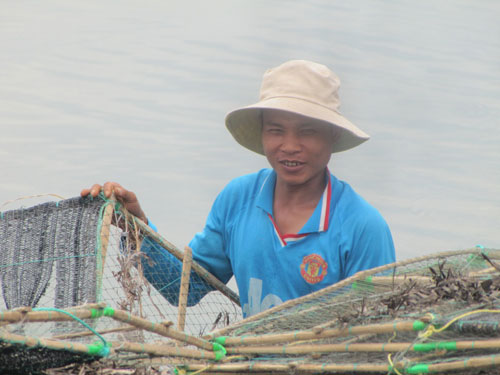 Ngư dân Hà Tĩnh: Tàu Trung Quốc càng hiếp đáp, chúng tôi càng can trường bám biển mưu sinh. 4