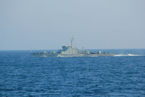 Tiếp cận giàn khoan Hải Dương 981: Tàu chiến Trung Quốc xâm nhập vào đội hình tuần tra của cảnh sát biển 5