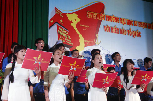 Hàng ngàn sinh viên sư phạm Huế phản đối hành động của Trung Quốc 2