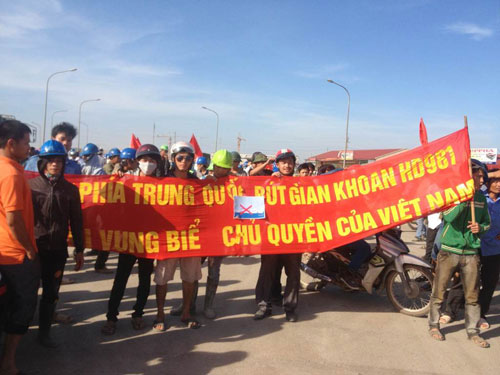 Nhiều người biểu tình quá khích tại khu kinh tế Vũng Áng