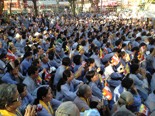 Hơn 4.000 tăng, ni, Phật tử tại TP.HCM mừng Đại lễ Phật Đản - VESAK 2014 
