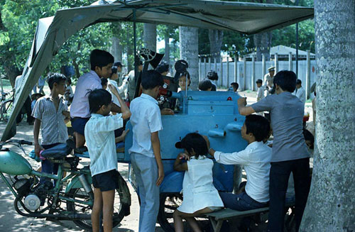 Sài Gòn năm ấy: Chiếu bóng thùng