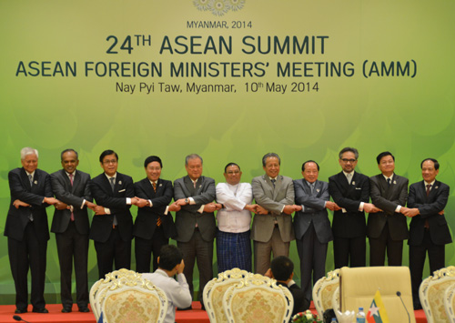 Ngoại trưởng các nước ASEAN chụp hình lưu niệm tại AMM