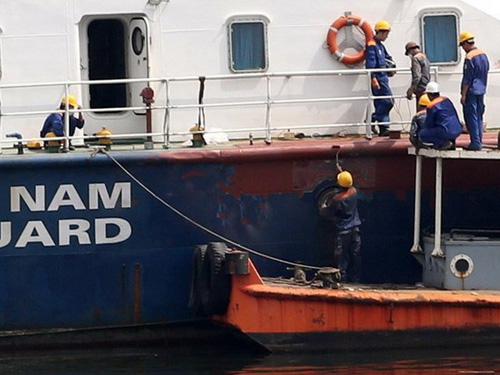 Sữa chữa tàu cảnh sát biển Việt Nam bị tàu Trung Quốc đâm 