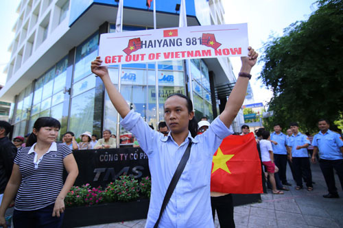 Xuống đường tại TP.HCM phản đối Trung Quốc kéo giàn khoan vào vùng biển Việt Nam 5