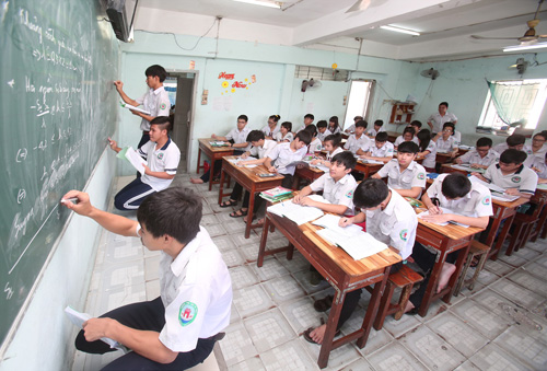 Học sinh Trường THPT Hồng Đức ôn thi môn toán