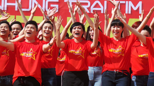 Phương Thanh, Quang Linh và nhiều ca sĩ tham gia trong chương trình - Ảnh: T.T