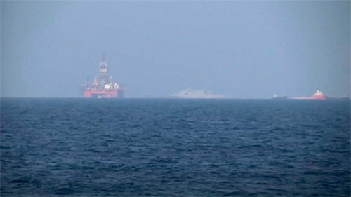 Giàn khoan Hải Dương-981 cắm phi pháp ở vùng biển Việt Nam ngày 14.5 - Ảnh: Reuters