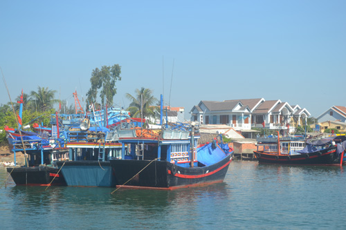 Trung tâm dịch vụ hậu cần nghề cá Sa Kỳ nằm sát cảng Sa Kỳ- nơi neo đậu, buôn bán hải sản của hàng ngàn tàu cá ở địa phương sẽ giúp ngư dân phát triển kinh tế biển